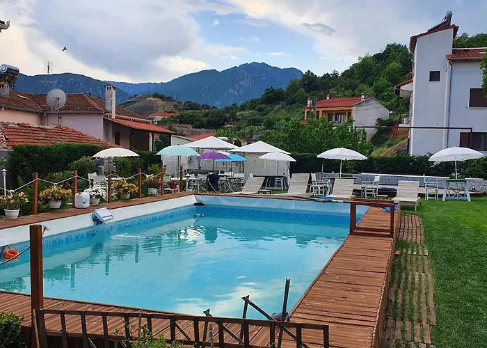 מלון Theatro Odysseon 4*